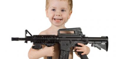 Kind benutzt Waffe filme